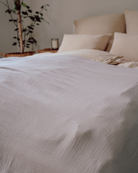 Musselin-Tagesdecke "Matilda" • Stein - hutch&putch GmbH
