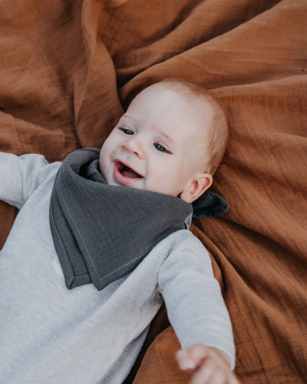 Musselin-Halstuch Baby • Anthrazit - hutch&putch GmbH