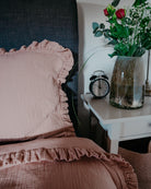 Musselin-Rüschenkopfkissen "Heide" • Blush - hutch&putch GmbH